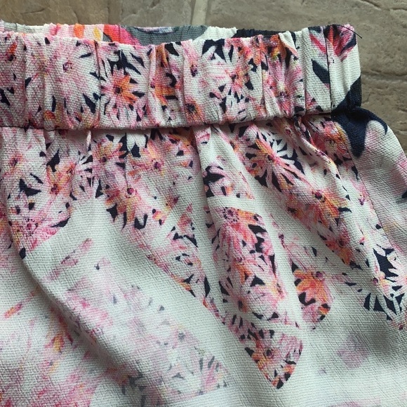 French Connection Floral Pull On Shorts - Picture 6 of 11